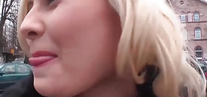 Blondes Flittchen lässt sich von Stiefdaddy bumsen Blondes Flittchen lässt sich von Stiefdaddy bumsen